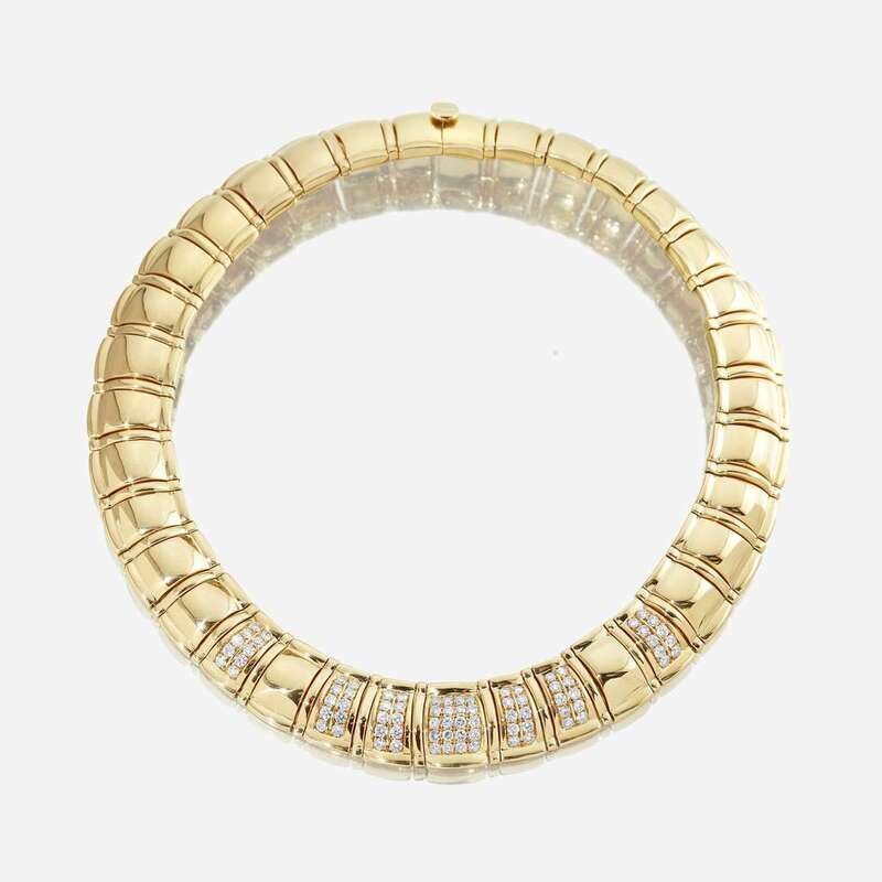 Polished 18K yellow gold collar necklace with articulated bombé links and pavé diamond panels at the front, length 14.75 inches, width 0.75 inch.