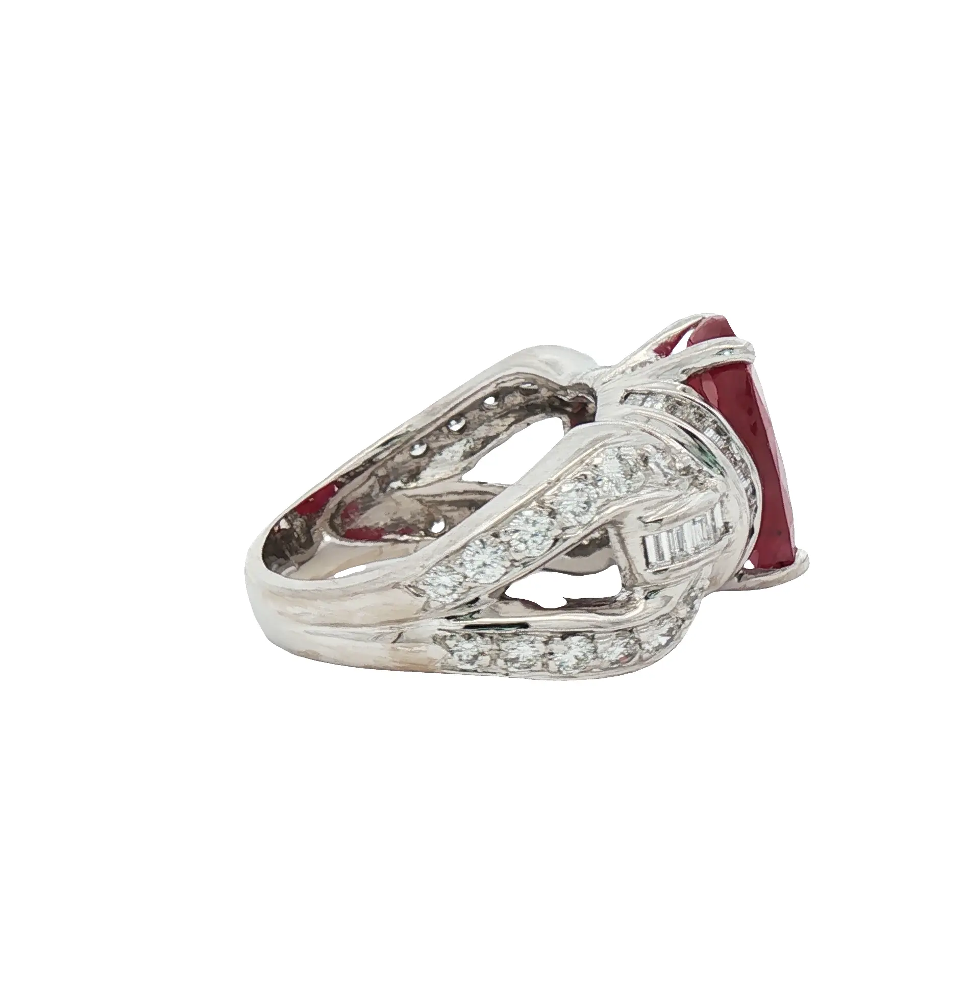 18K white gold ring with 5.02 ct no-heat oval Mozambique ruby and 2.30 ct diamonds, high jewelry luxury design