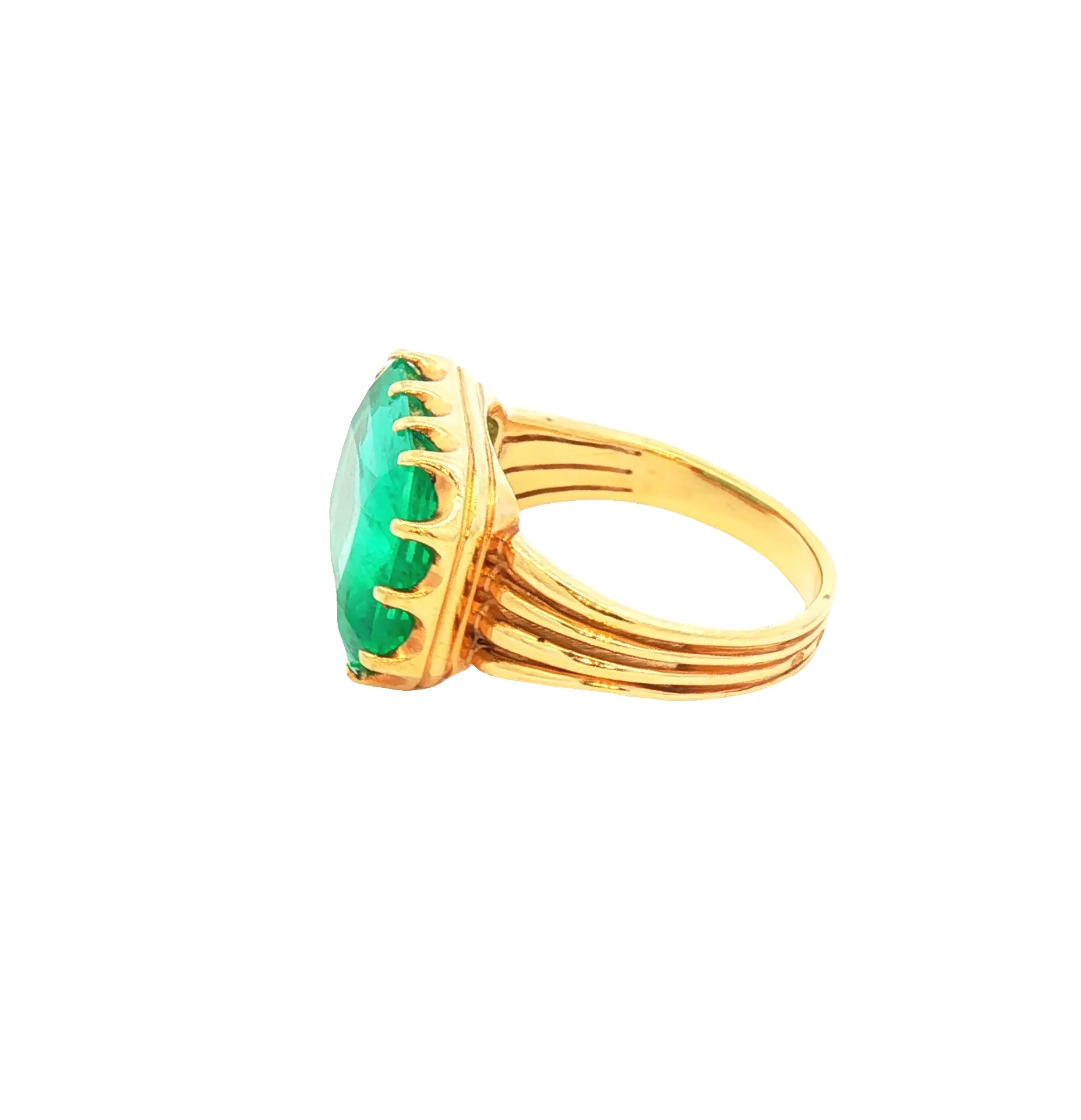 AGL and GIA certified 8.30 carat Colombian emerald ring in 18K yellow gold with modified mixed cut and natural clarity