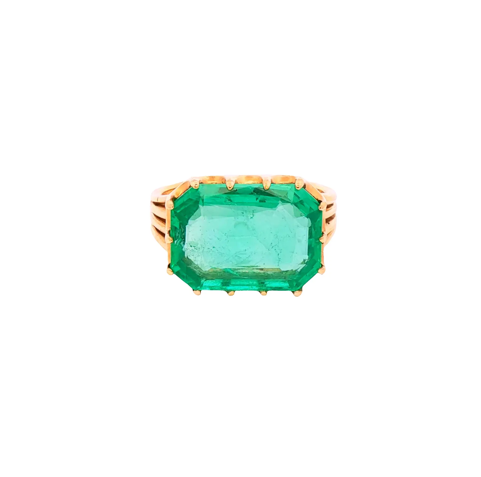 AGL and GIA certified 8.30 carat Colombian emerald ring in 18K yellow gold with modified mixed cut and natural clarity