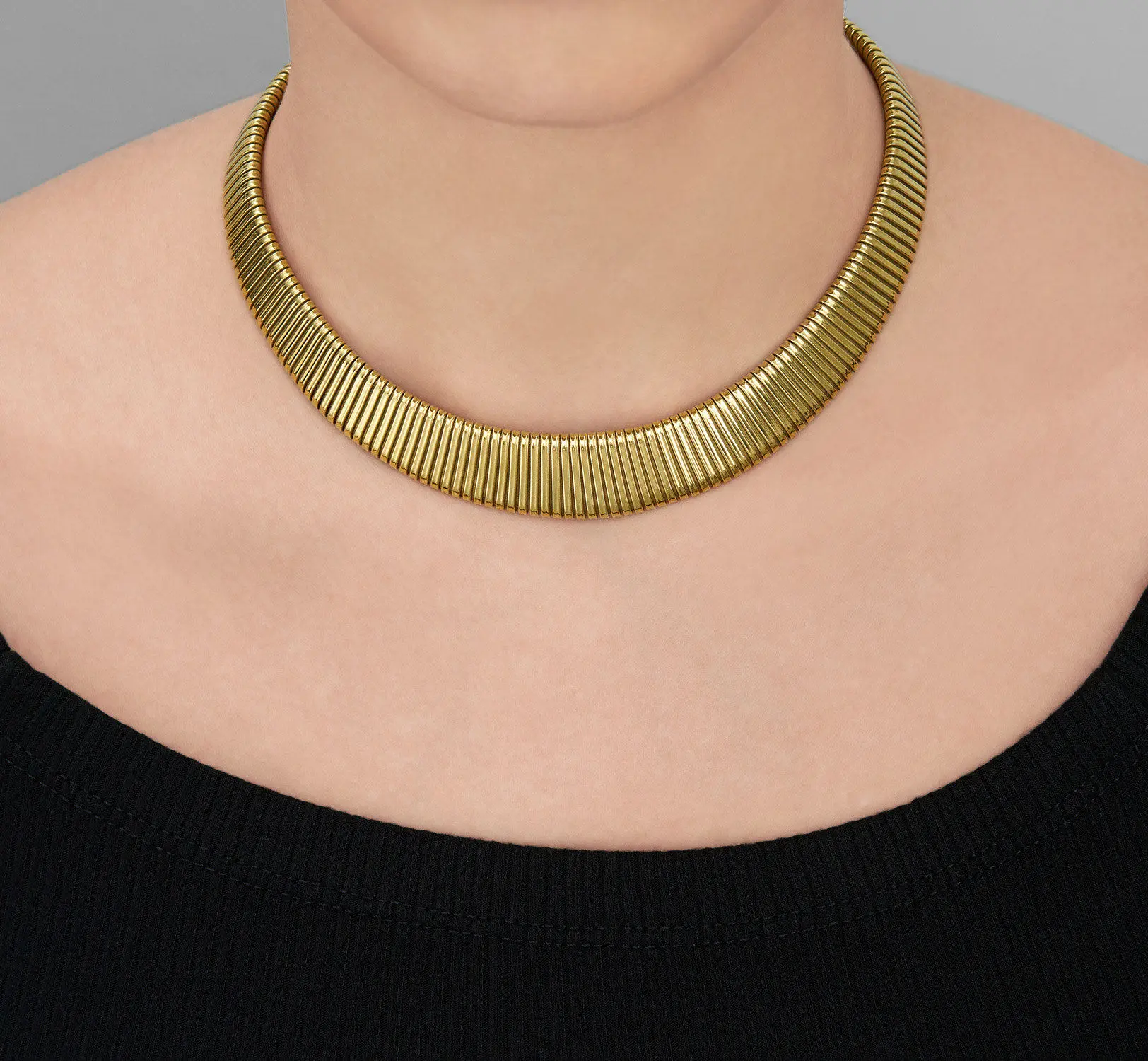 Retro 18K gold Tubogas collar worn on neck, close-fit 15-inch length