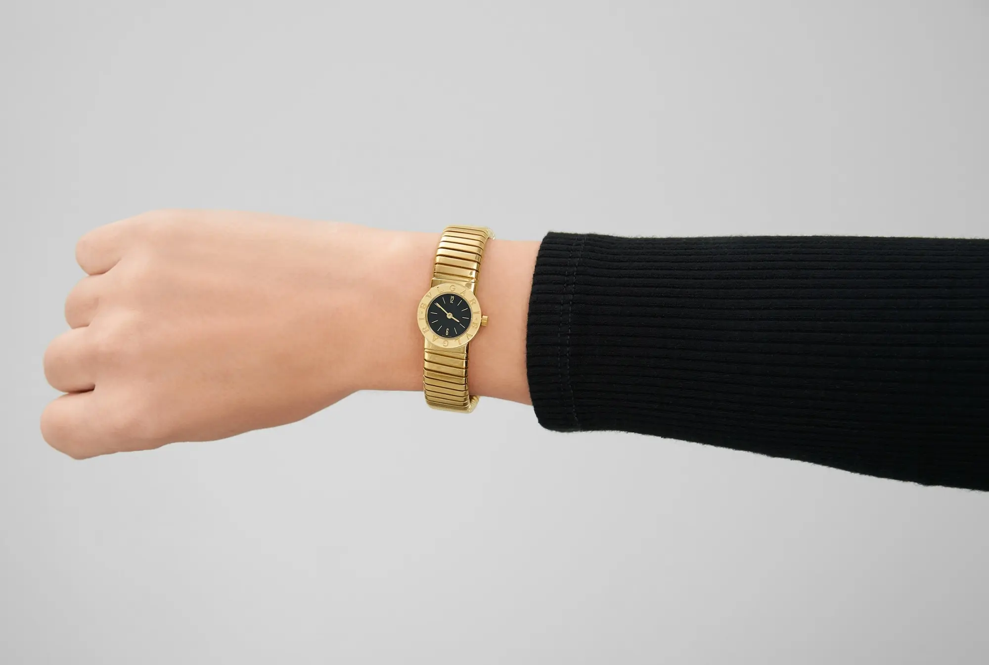 Bulgari ‘Tubogas’ 18K yellow gold and lacquer quartz wristwatch, ref. BB192T, coiled bracelet, interior diameter approx. 2 inches