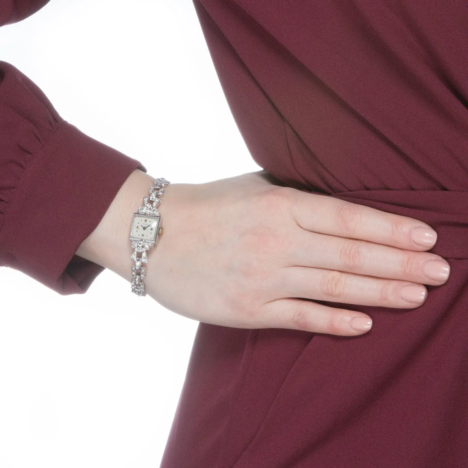 Lady’s Doxa Art Deco platinum wristwatch with square silvered dial, manual movement and integrated diamond-set fancy-link bracelet, approx. 1.10 cts G–H/VS